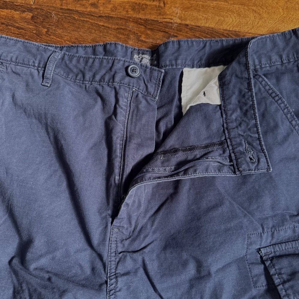 Levi's Men's Cargo Shorts Navy Blue Size 38 Cotton Relaxed Fit - Picture 7 of 13